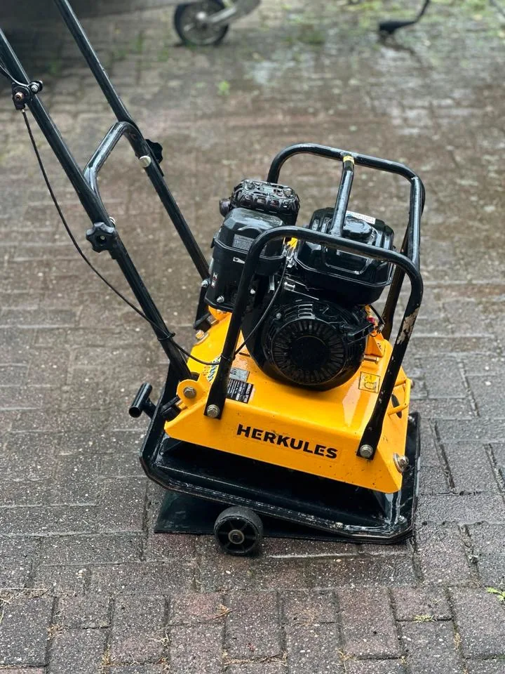 Originalfoto: HERKULES RP1800 Rüttelplatte im Mietpark